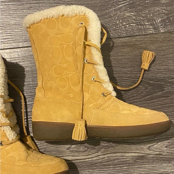 Women’s Suede Coach Boots - Picture 4 of 9